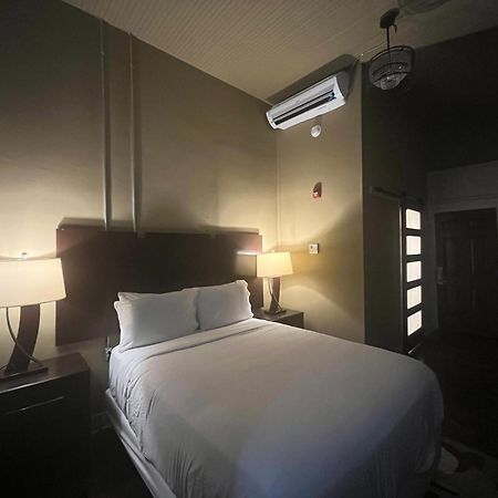 The Skylight Hotel Гринвилл Экстерьер фото
