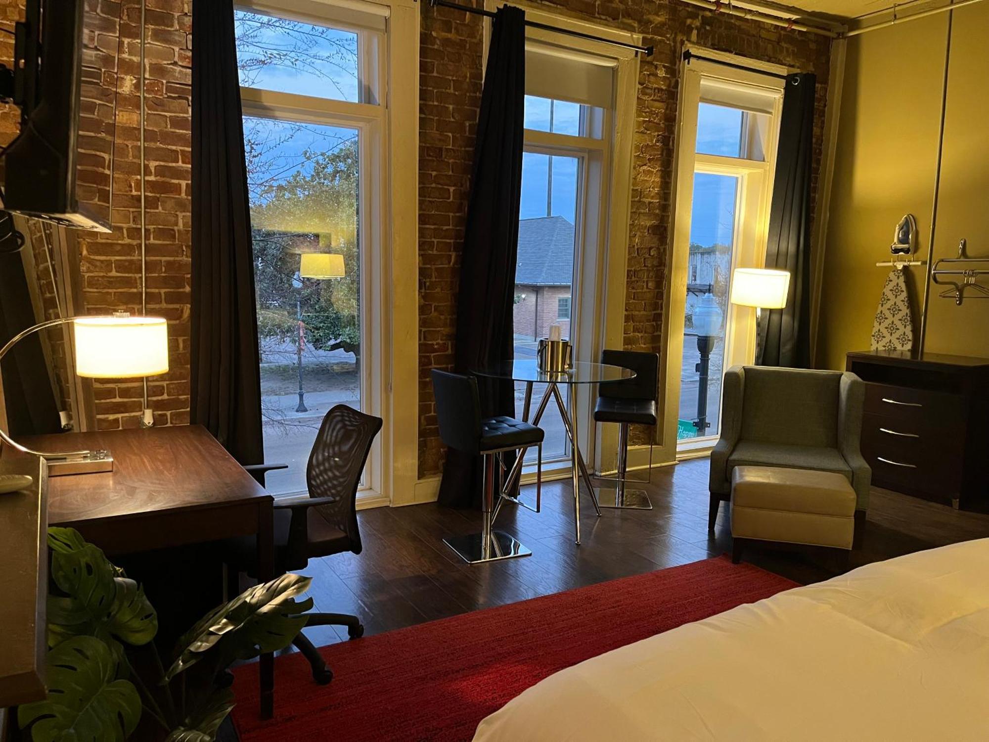 The Skylight Hotel Гринвилл Экстерьер фото