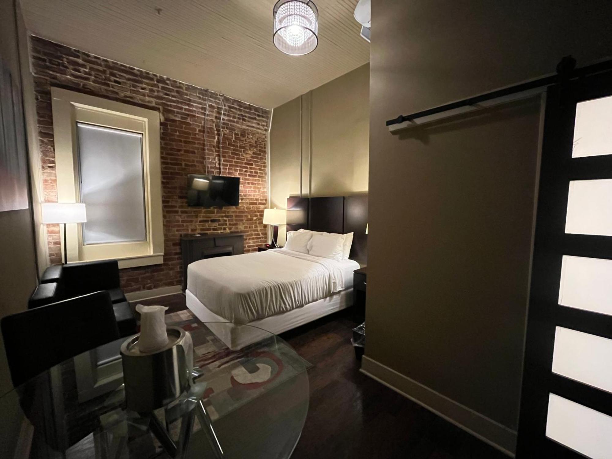 The Skylight Hotel Гринвилл Экстерьер фото