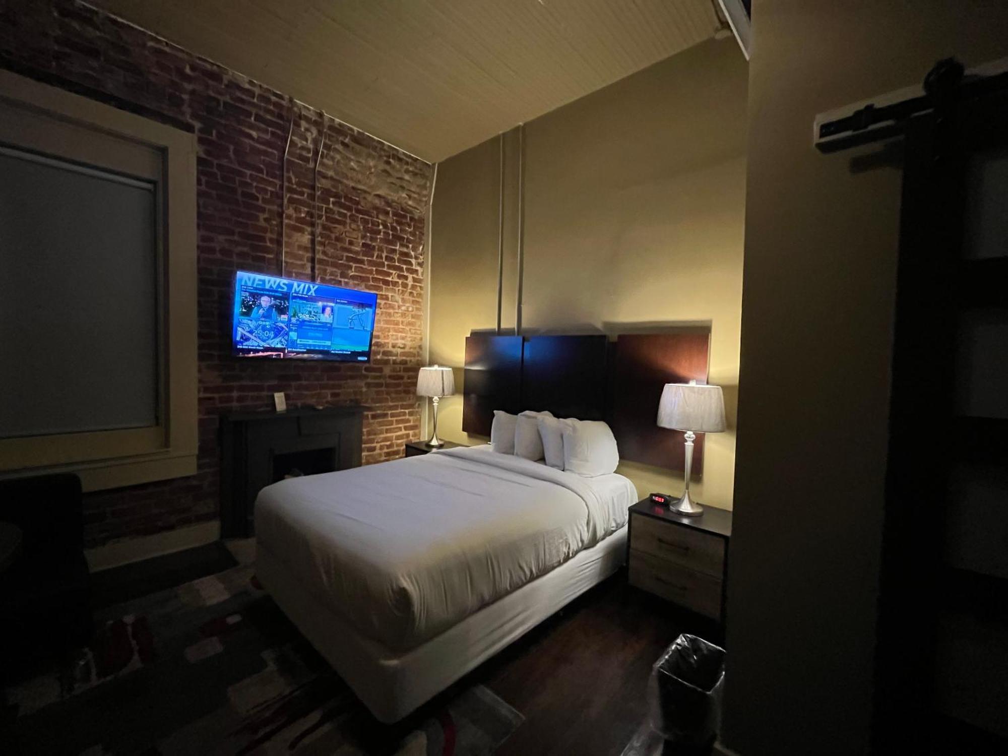 The Skylight Hotel Гринвилл Экстерьер фото